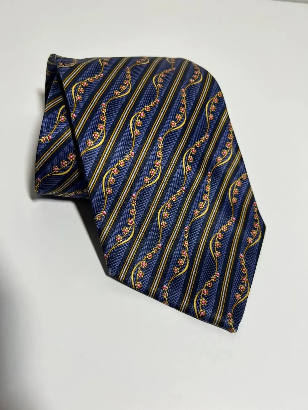 Faberge EUC Blue Flower Egg Print 100% Silk Tie 58